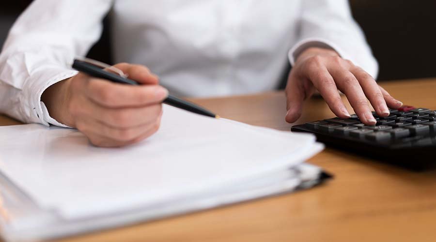 Contratos empresariais em 2026: o risco começa agora com a CBS e o IBS